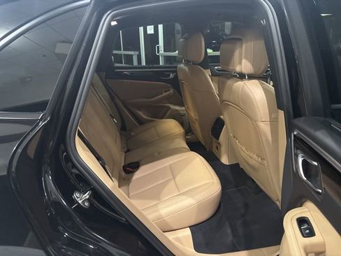 Used 2021 Porsche Macan image 31