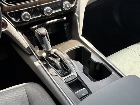 Used 2020 Honda Accord EX image 11