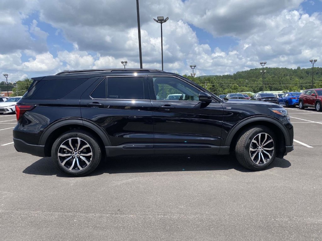 Used 2026 Ford Explorer ST-Line AWD/4WD image 2