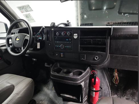 Used 2015 Chevrolet Express 2500 Extended image 5