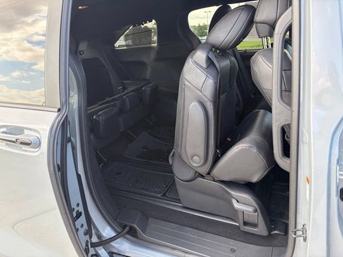 Used 2026 Toyota Sienna XLE Woodland Edition AWD/4WD image 13