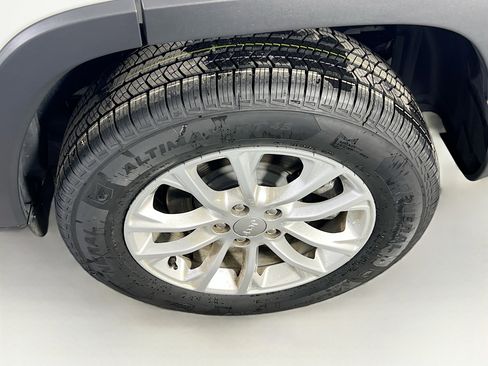 Used 2022 Jeep Cherokee Latitude Lux w/ Sun & Sound Group AWD/4WD image 30