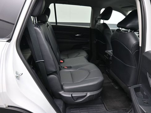 Certified 2026 Toyota Grand Highlander XLE image 25
