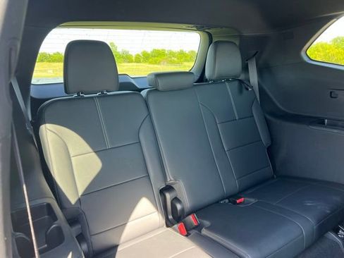 Used 2025 GMC Acadia Elevation w/ Elevation Premium Package FWD image 7