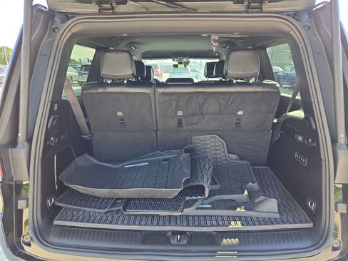 Used 2024 Jeep Wagoneer Series III AWD/4WD image 29