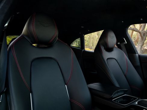 Used 2021 Aston Martin DBX AWD/4WD image 17