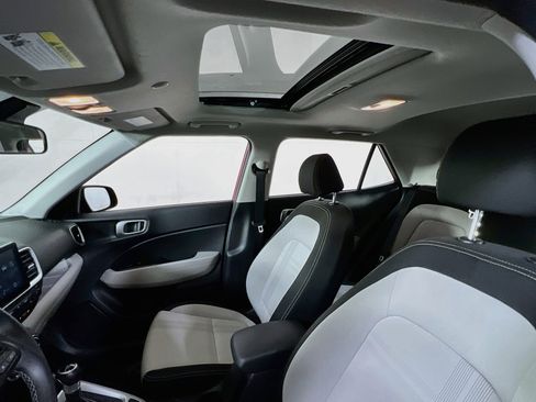 Used 2023 Hyundai Venue SEL FWD image 20