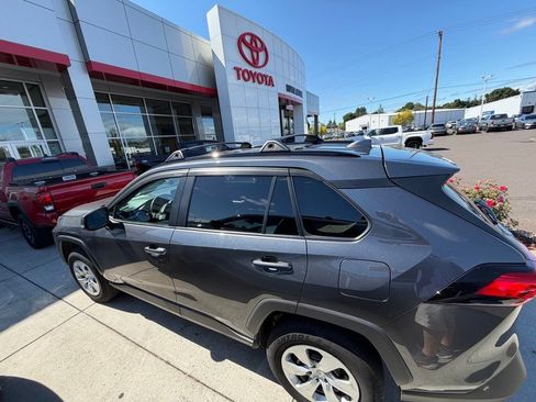 Used 2021 Toyota RAV4 LE AWD/4WD image 3