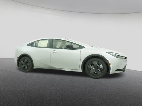 New 2026 Toyota Prius LE image 28
