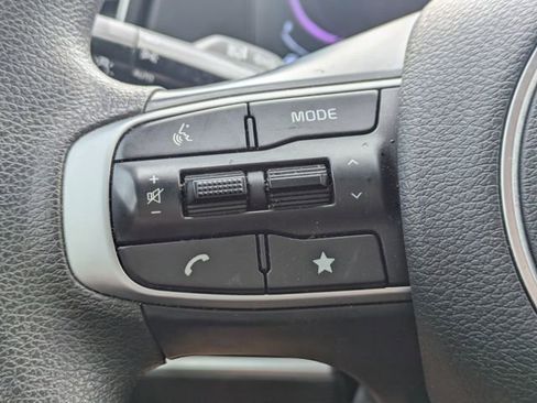 Used 2025 Kia Sportage LX FWD image 23