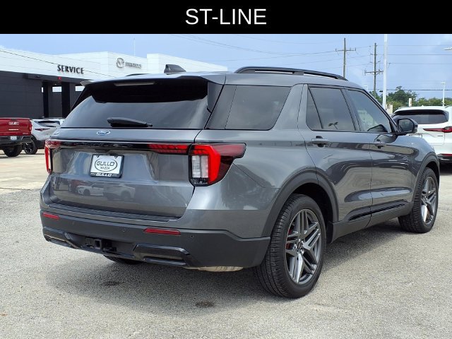 Used 2026 Ford Explorer ST-Line w/ ST-Line Street Pack RWD image 2