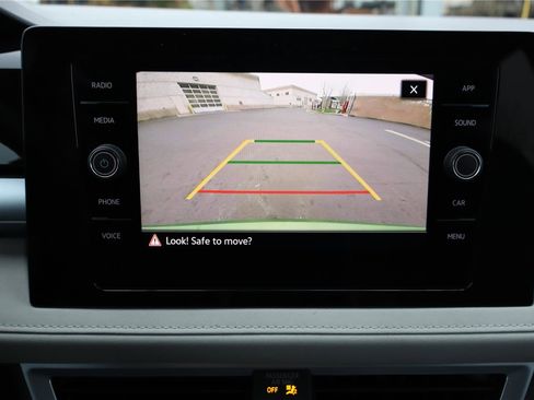 New 2026 Volkswagen Taos SE image 19