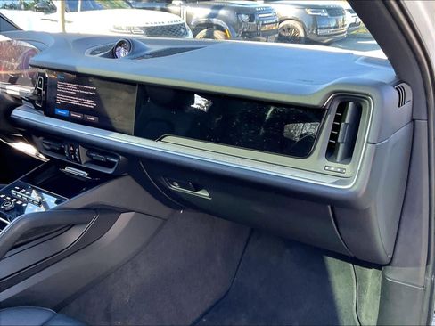 Used 2024 Porsche Cayenne image 17