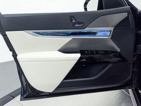 Certified 2023 BMW 760i xDrive AWD/4WD image 11