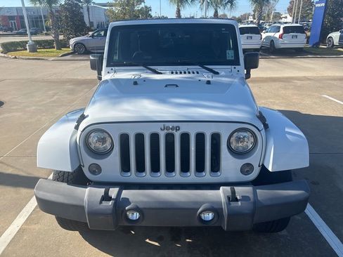 Used 2018 Jeep Wrangler Unlimited Sahara w/ Connectivity Group image 6
