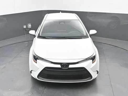 Used 2025 Toyota Corolla LE image 28