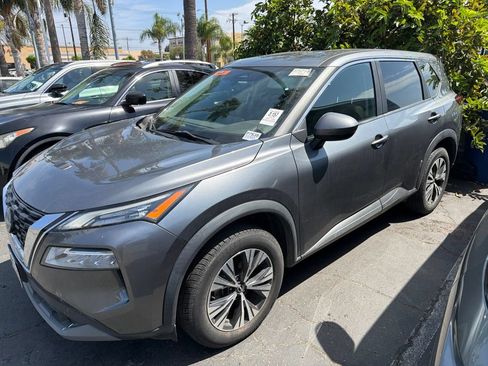 Used 2023 Nissan Rogue SV FWD image 3