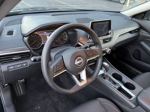 Used 2025 Nissan Altima 2.5 SV image 27