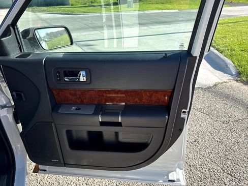 Used 2009 Ford Flex Limited image 31