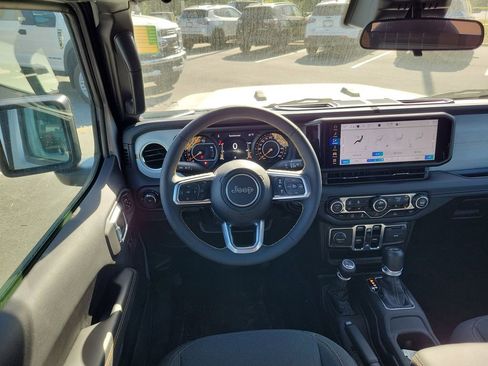 Used 2024 Jeep Wrangler Unlimited Sahara AWD/4WD image 26