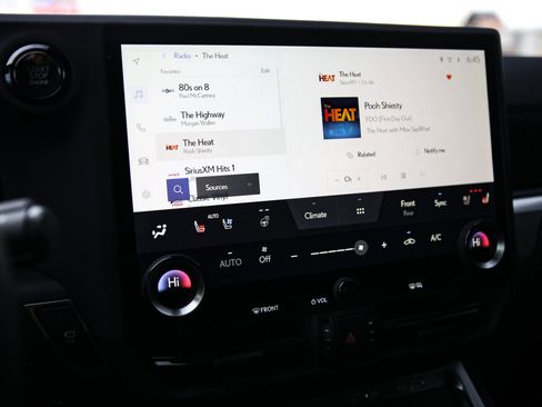 Used 2025 Lexus GX 550 w/ Accessory Package (2T) image 6