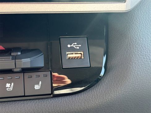 Used 2022 Toyota Tundra Limited image 34