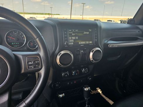Used 2013 Jeep Wrangler Rubicon w/ PWR Convenience Group AWD/4WD image 18