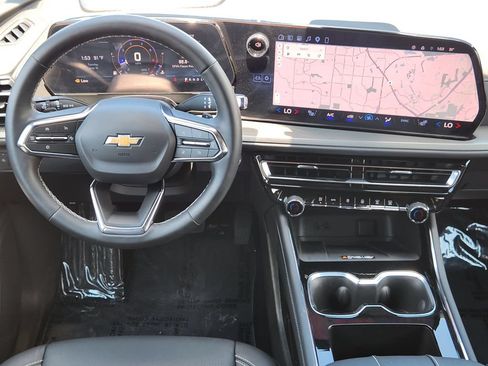 Used 2026 Chevrolet Traverse LT w/ Sun and Wheel Package FWD image 28