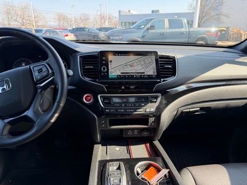 Used 2025 Honda Ridgeline Black Edition image 17