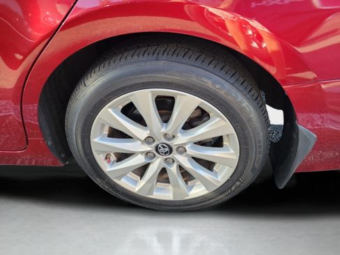 Used 2018 Toyota Camry LE FWD image 26