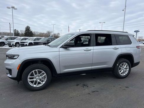 New 2025 Jeep Grand Cherokee L Laredo image 3