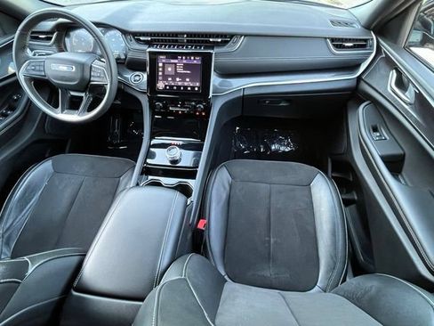 Used 2023 Jeep Grand Cherokee Altitude AWD/4WD image 31