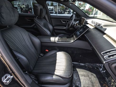 Used 2022 Mercedes-Benz S 500 4MATIC w/ AMG Line Package image 28