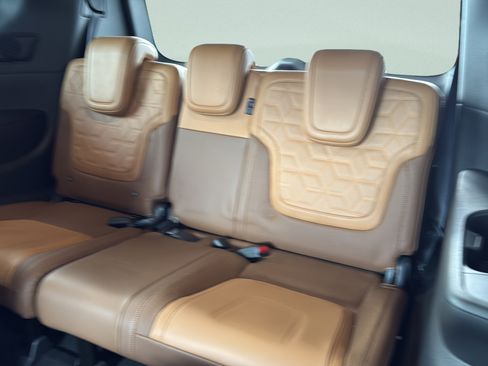 Used 2025 Nissan Armada Platinum Reserve w/ Convenience Package RWD image 27
