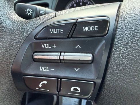 Used 2019 Hyundai Elantra SE w/ Cargo Package FWD image 18
