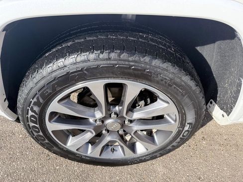 Used 2018 Jeep Grand Cherokee Overland image 7