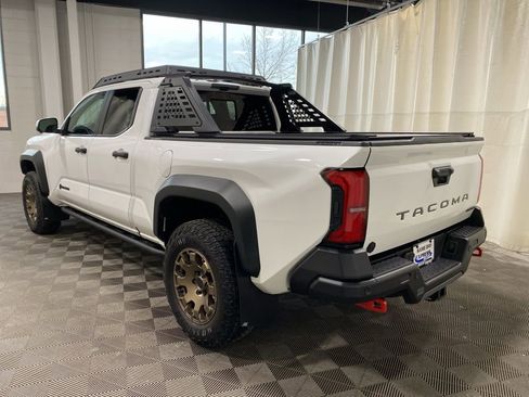 Used 2024 Toyota Tacoma Trailhunter image 5