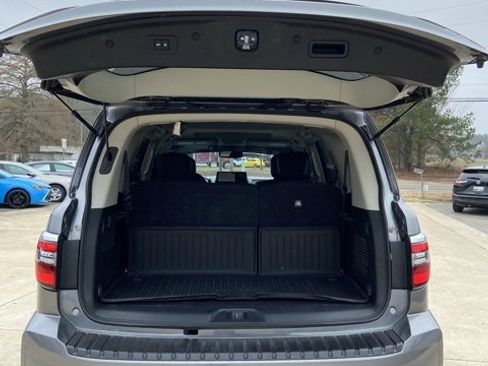 Used 2023 Nissan Armada SL w/ Captain's Chairs Package image 8