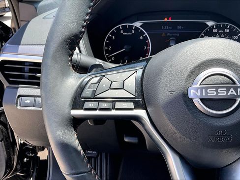 Used 2023 Nissan Altima 2.5 SR FWD image 23