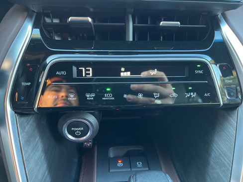 Used 2023 Toyota Venza XLE image 34