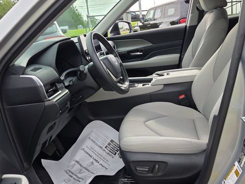 Certified 2025 Toyota Grand Highlander FWD image 5