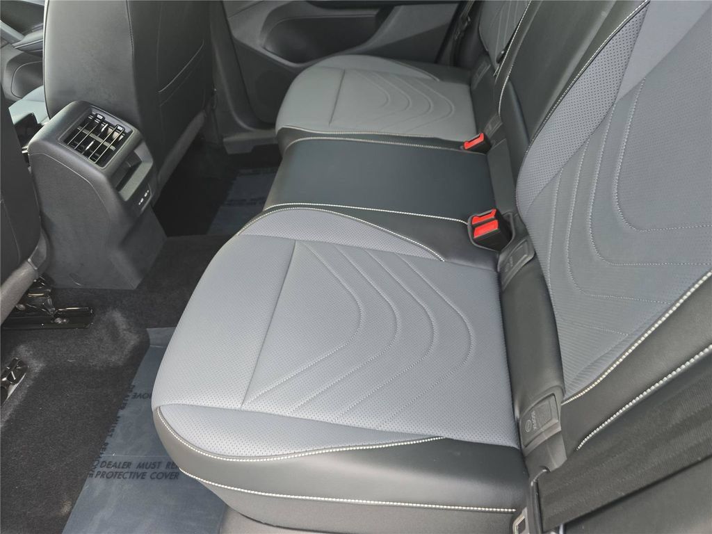 Used 2025 Volkswagen Tiguan SE FWD image 16