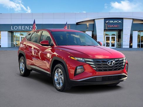 Used 2023 Hyundai Tucson SE image 3