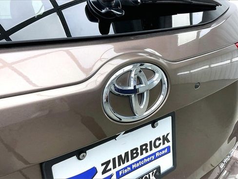 Used 2017 Toyota Highlander XLE image 32