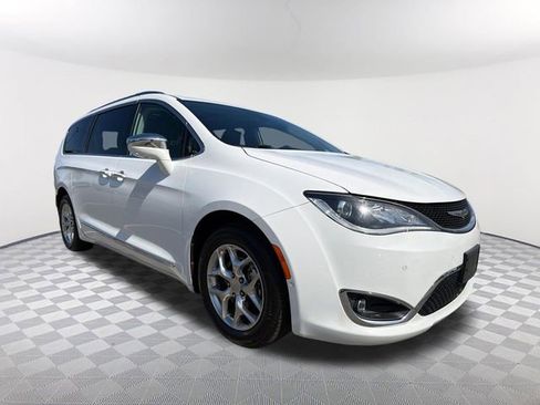 Used 2018 Chrysler Pacifica Limited w/ Advanced Safetytec Group image 3