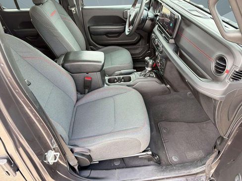 Used 2024 Jeep Wrangler Unlimited Rubicon image 28