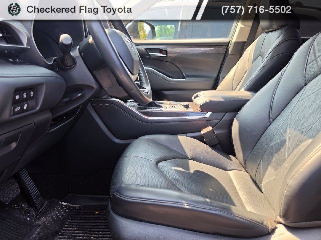 Used 2024 Toyota Highlander Platinum AWD/4WD image 8