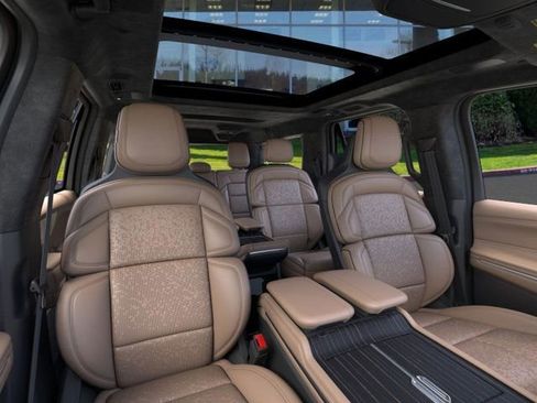New 2026 Lincoln Navigator L Black Label AWD/4WD image 10