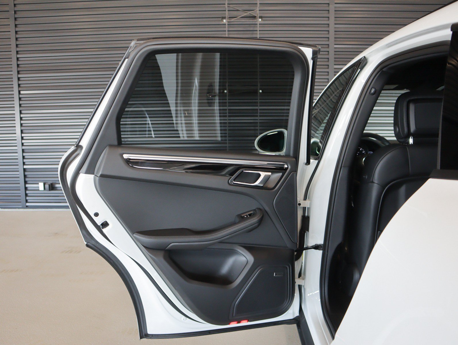 Used 2026 Porsche Macan AWD/4WD image 29