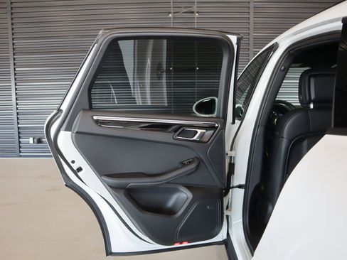 Certified 2026 Porsche Macan AWD/4WD image 29
